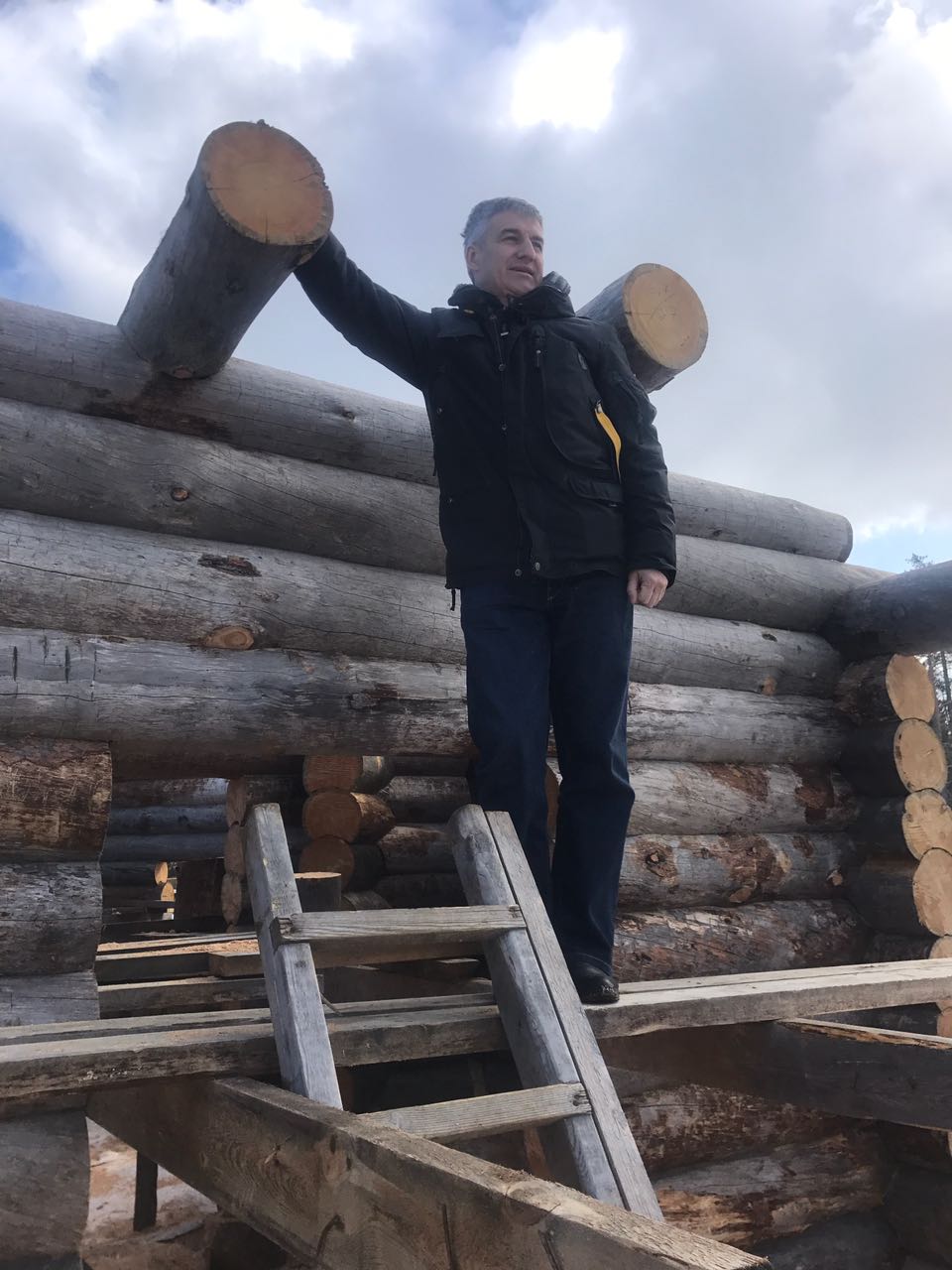 Глава Карелии Артур Парфенчиков встретил Пасху в Костомукше и поздравил прихожан с главным христианским праздником